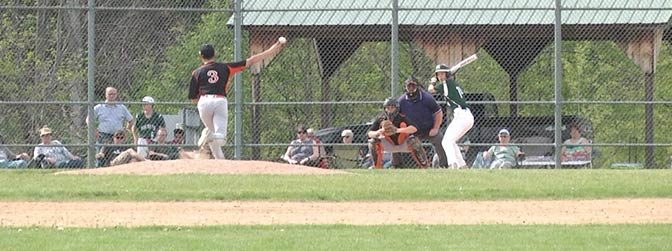 Davis double sends Hornets to District Playoffs Davis double sends Hornets to District Playoffs